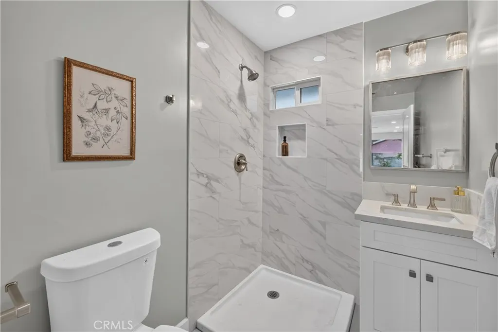 1022 W Francis