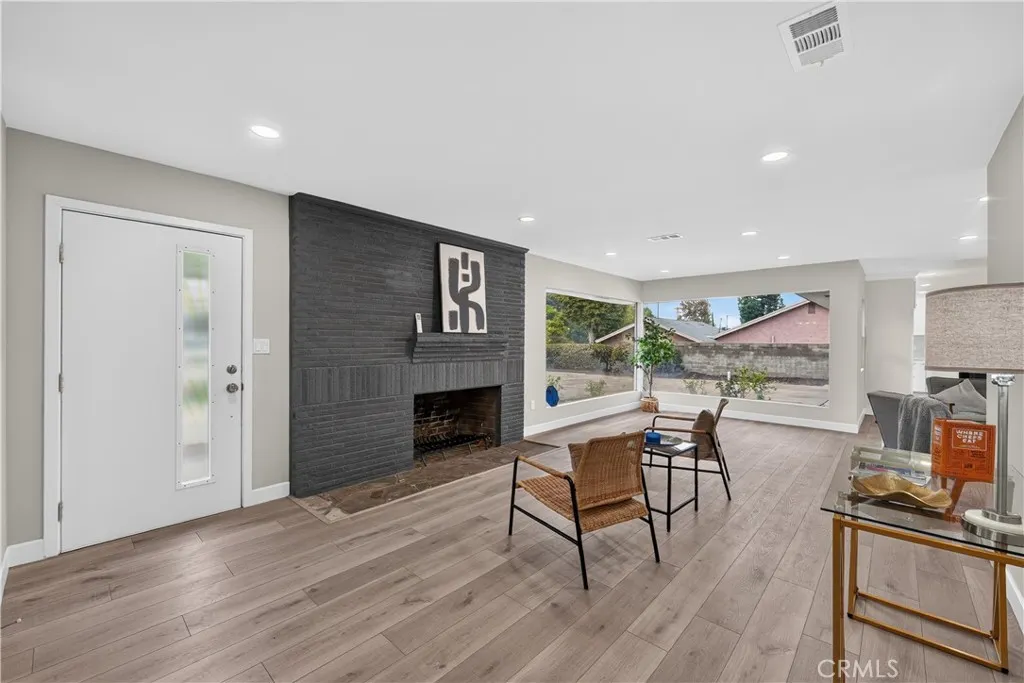 1022 W Francis
