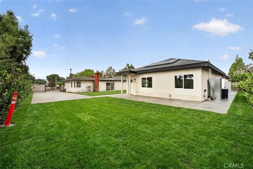 1022 W Francis