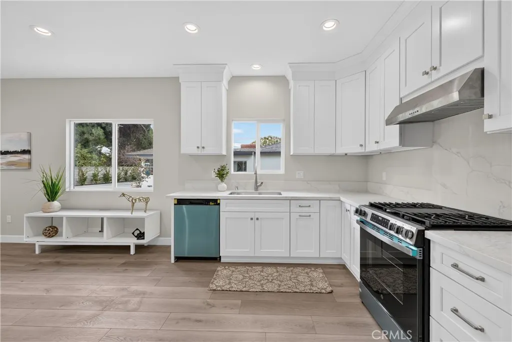 1022 W Francis