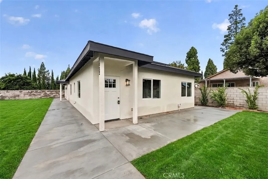 1022 W Francis