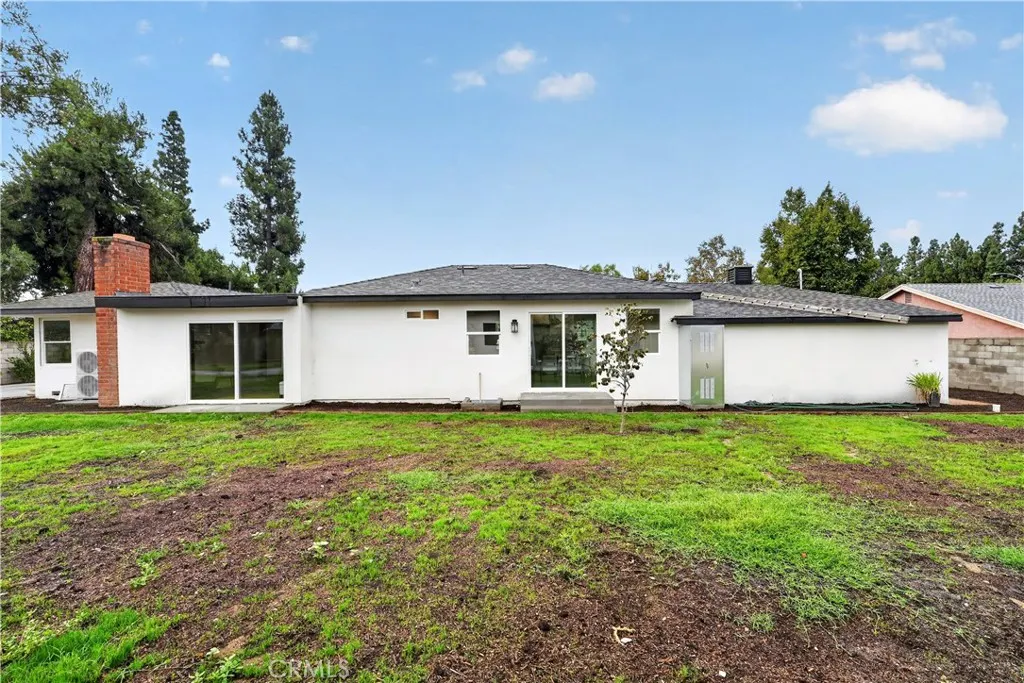 1022 W Francis
