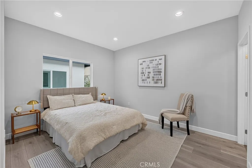 1022 W Francis