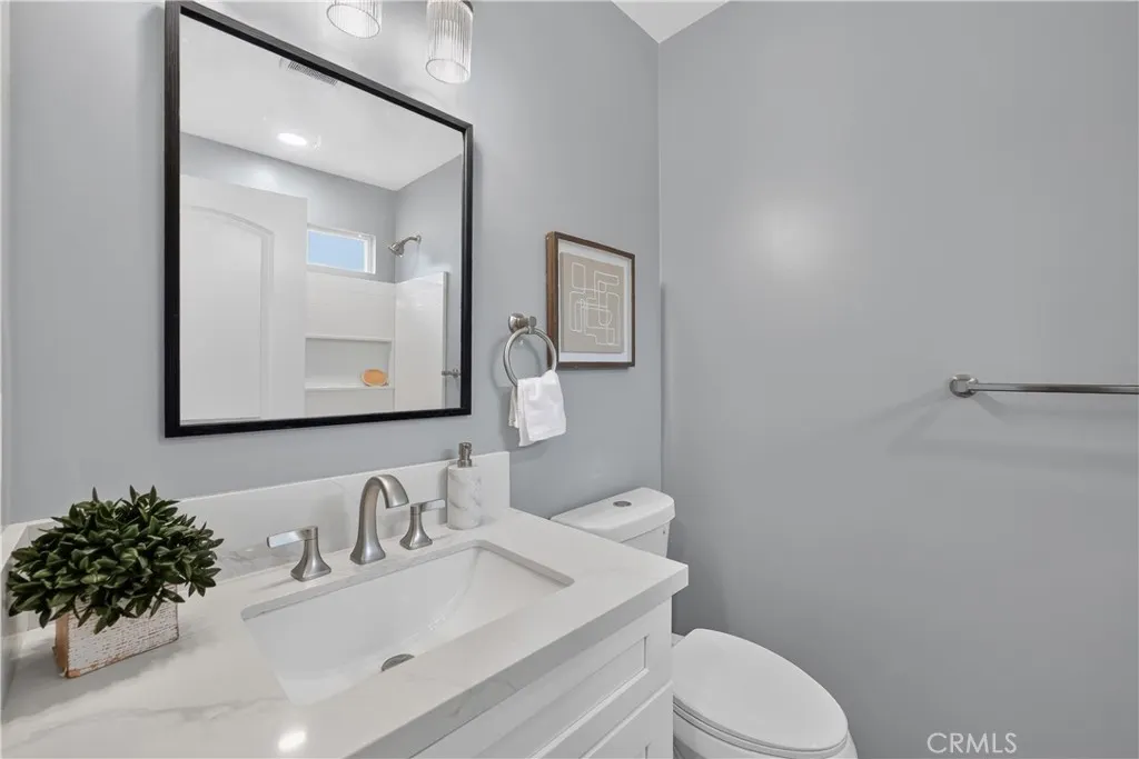 1022 W Francis