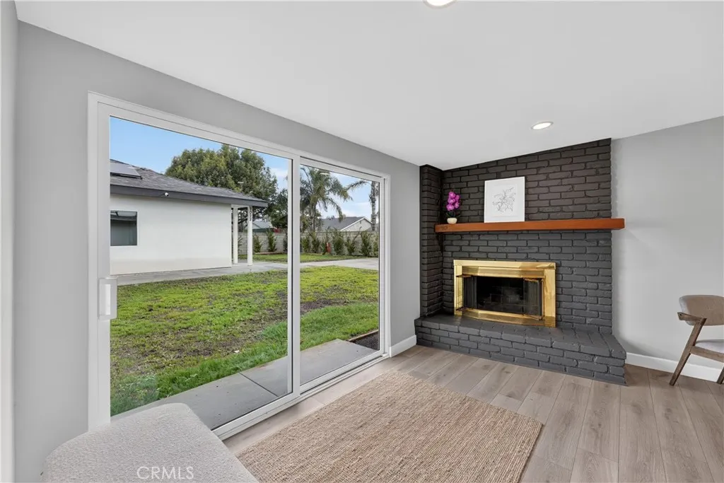 1022 W Francis