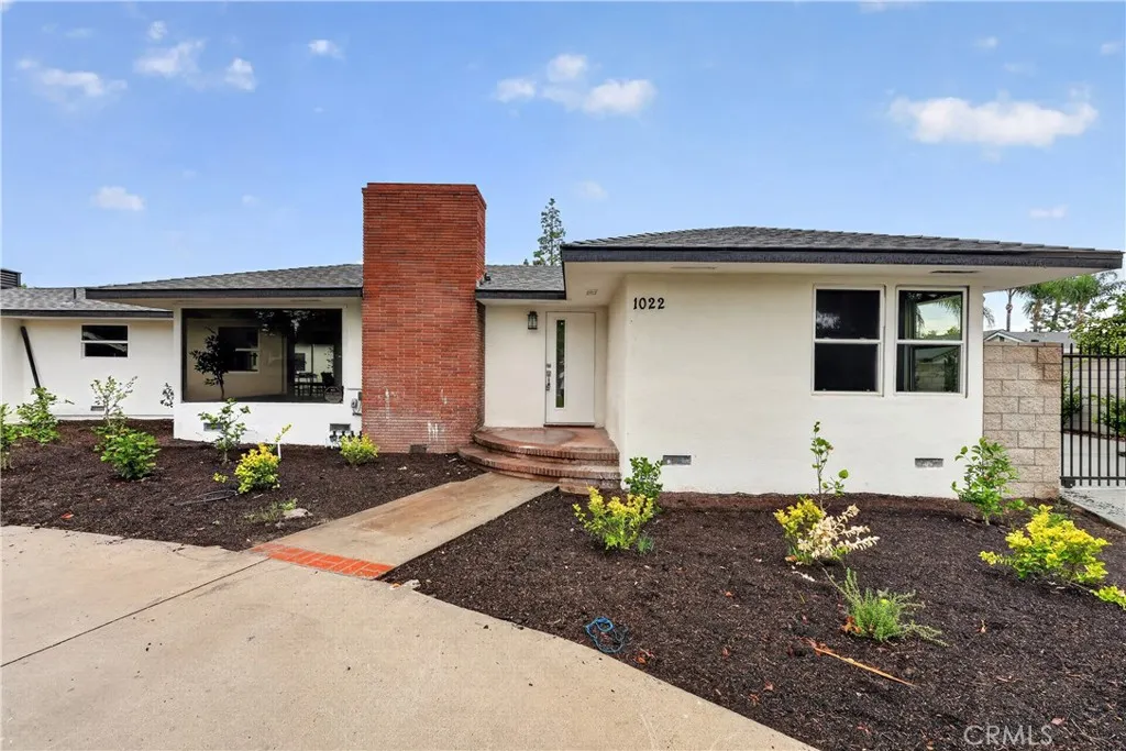 1022 W Francis