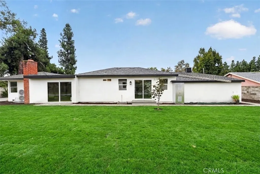1022 W Francis