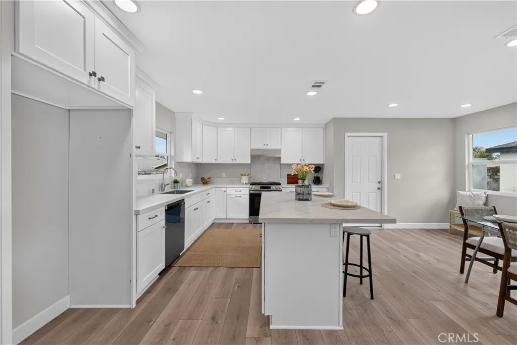 1022 W Francis