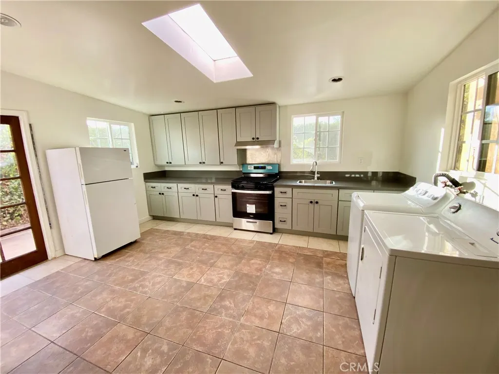 875 N Garsden
