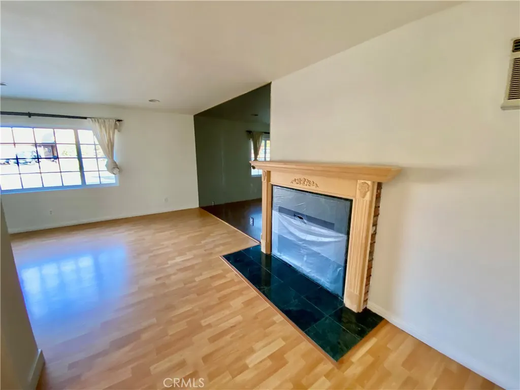 875 N Garsden