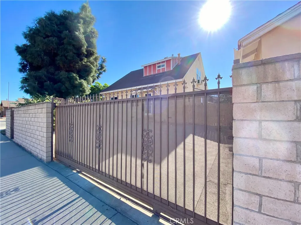 875 N Garsden