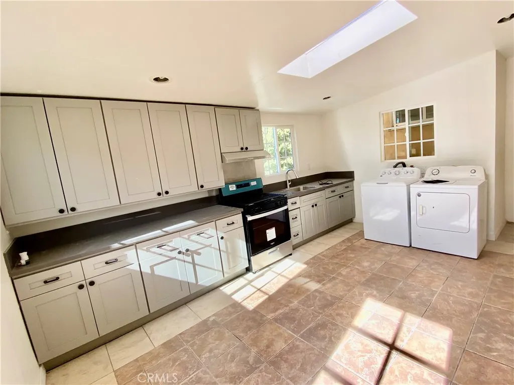 875 N Garsden