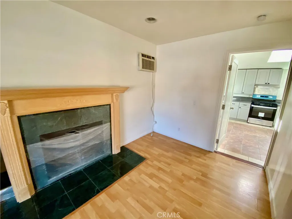 875 N Garsden
