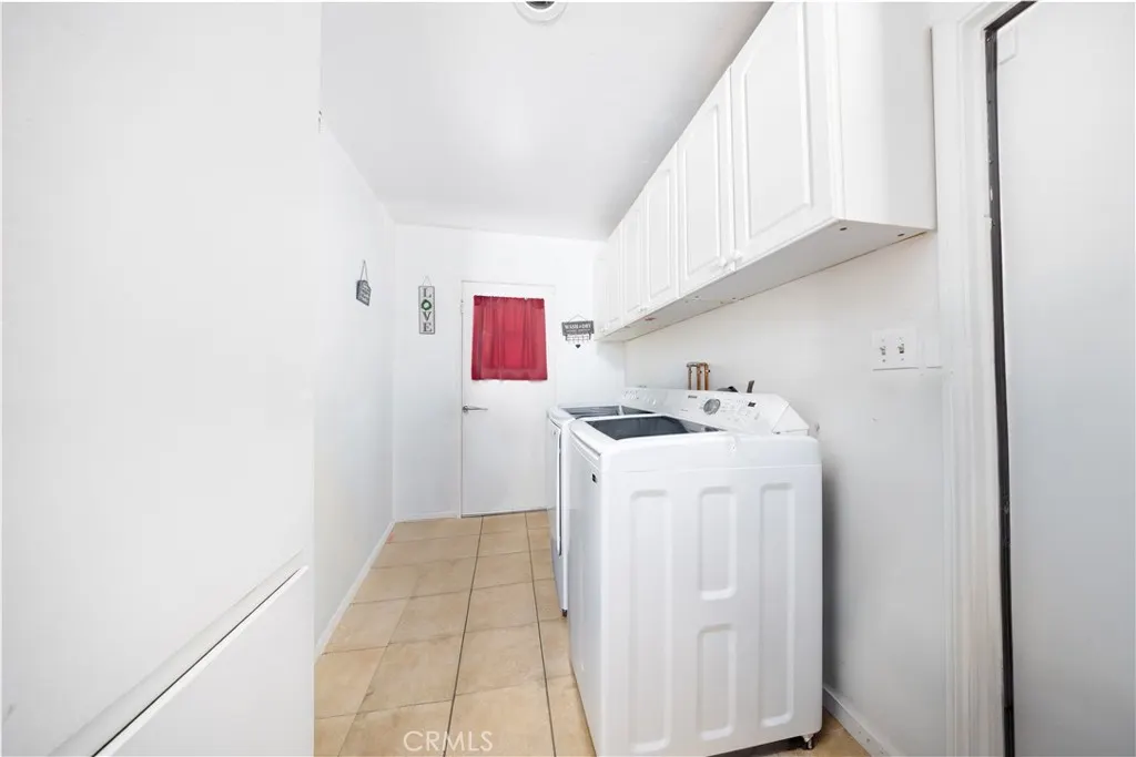 449 S Barranca