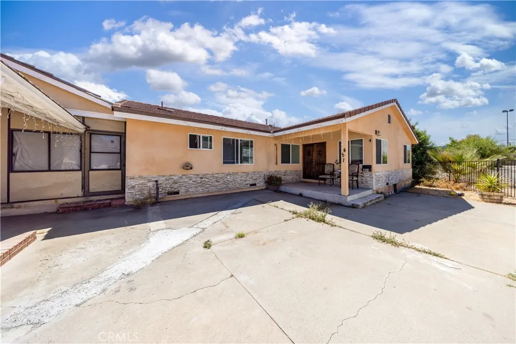 449 S Barranca