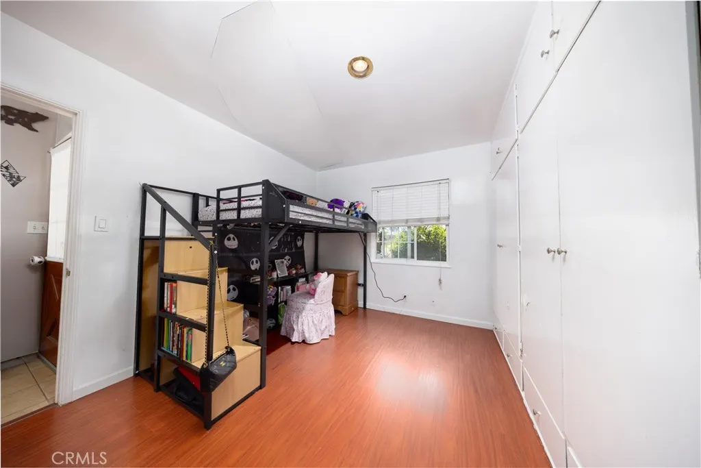449 S Barranca