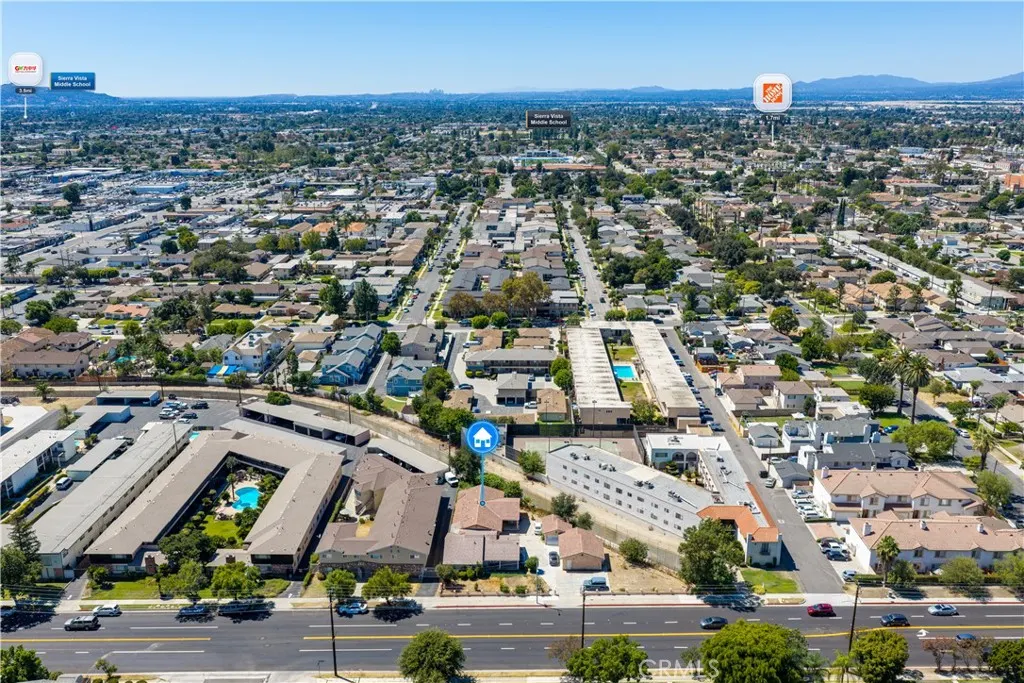 449 S Barranca