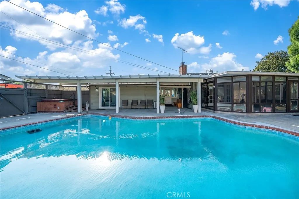 1106 S Lark Ellen