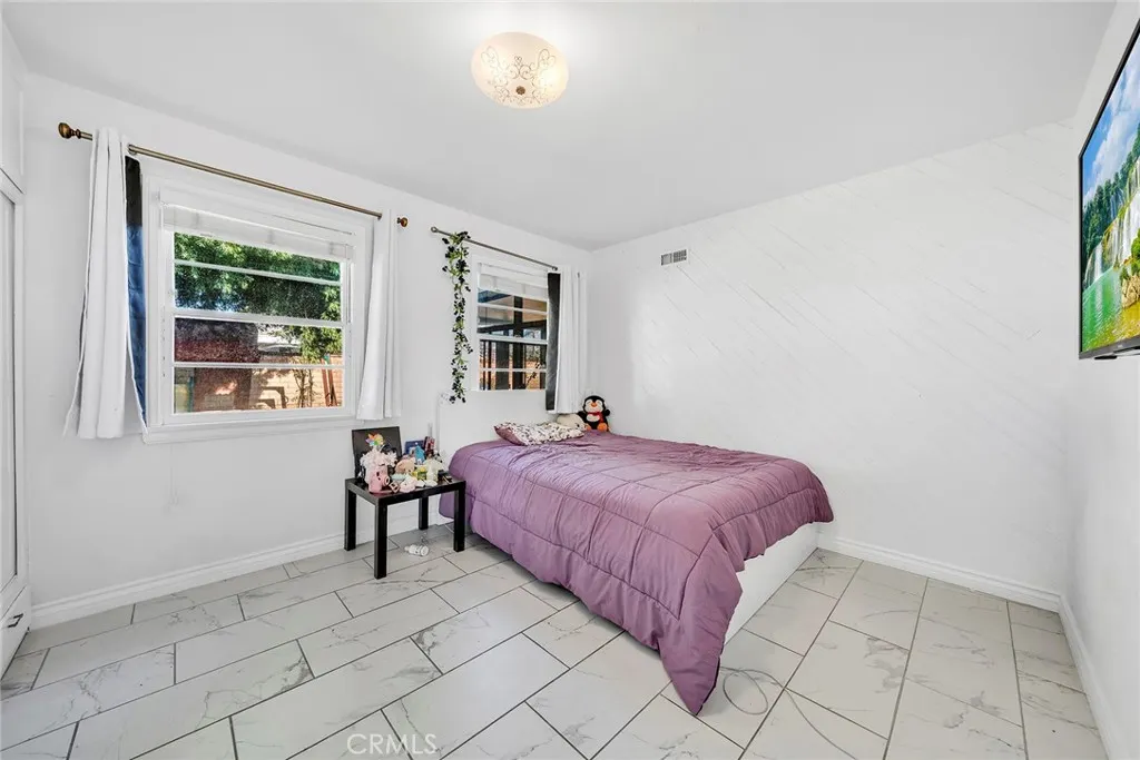 1106 S Lark Ellen