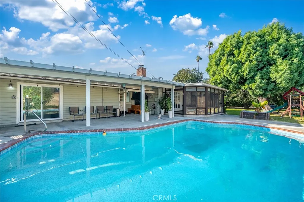 1106 S Lark Ellen