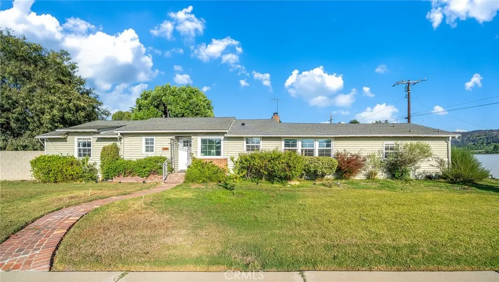 1106 S Lark Ellen