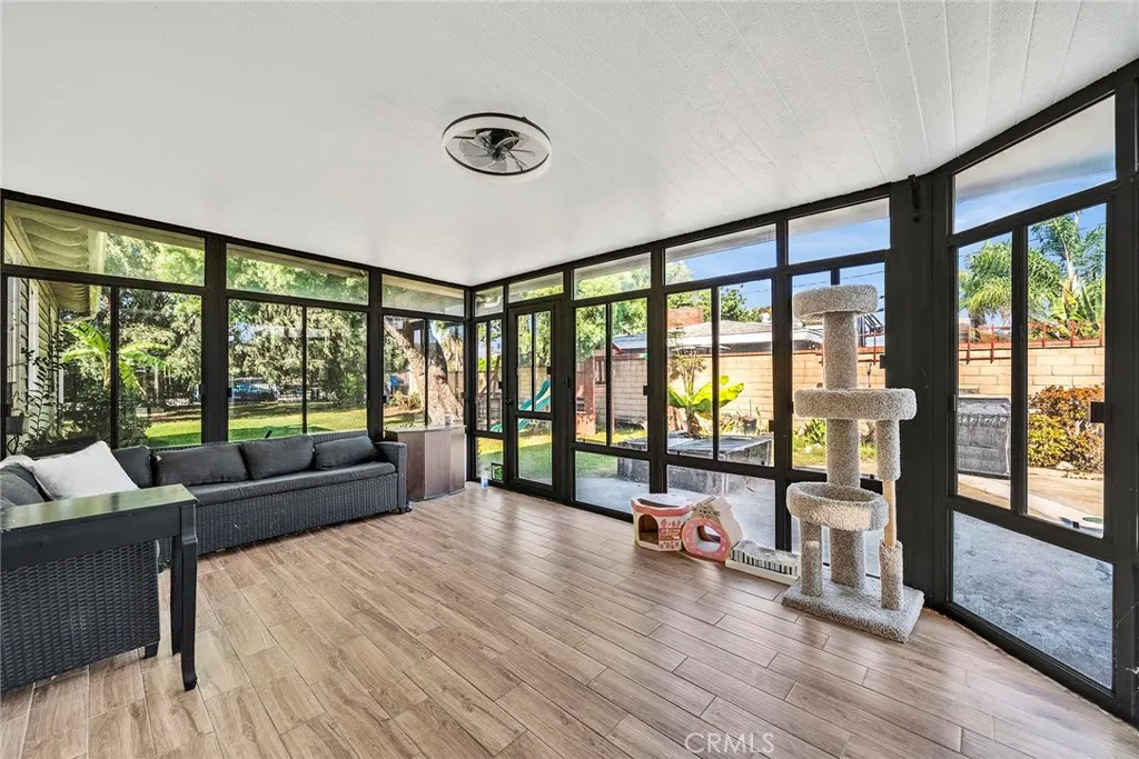 1106 S Lark Ellen