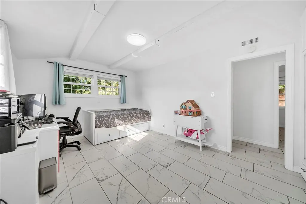 1106 S Lark Ellen