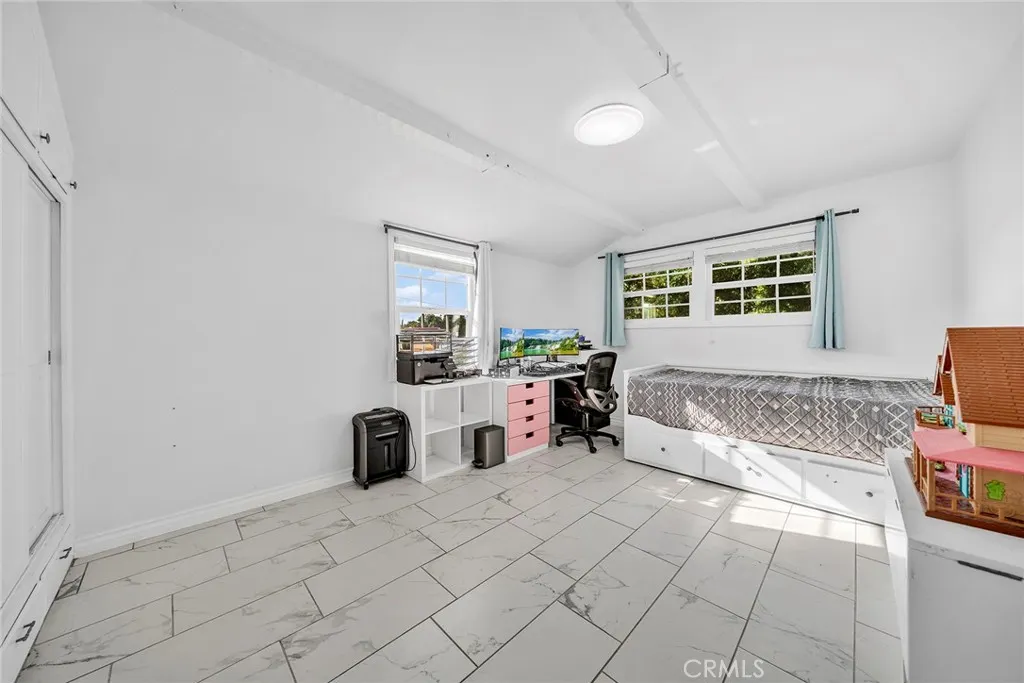 1106 S Lark Ellen