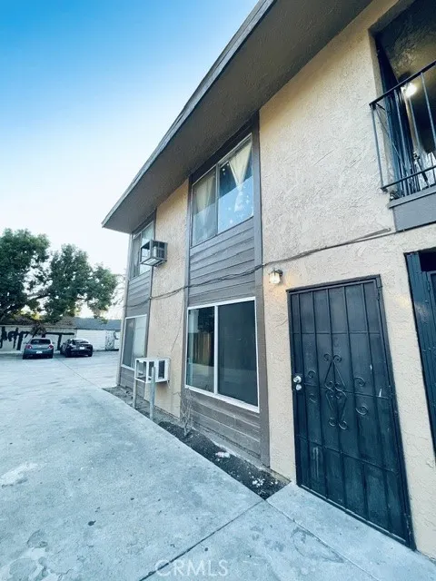 320 E Pearl