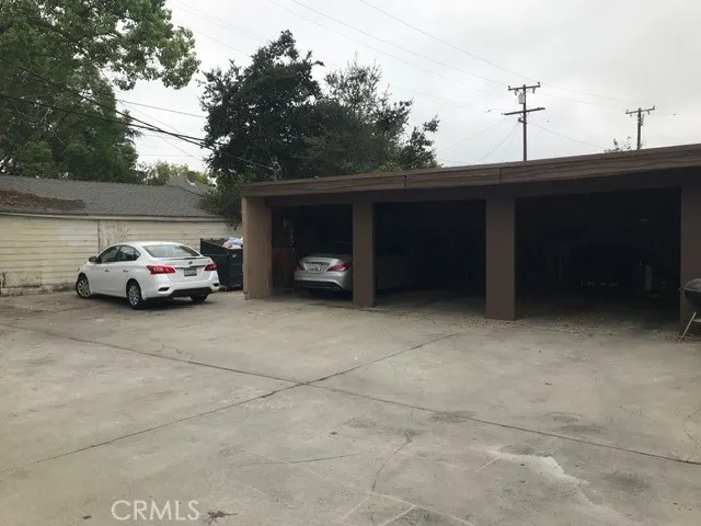 320 E Pearl