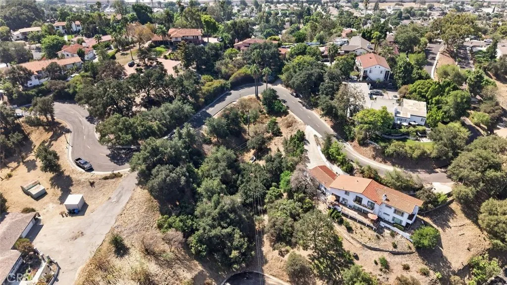 943 Hillcrest Drive
