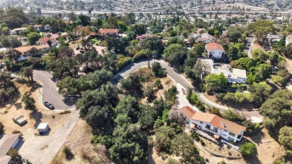 943 Hillcrest Drive