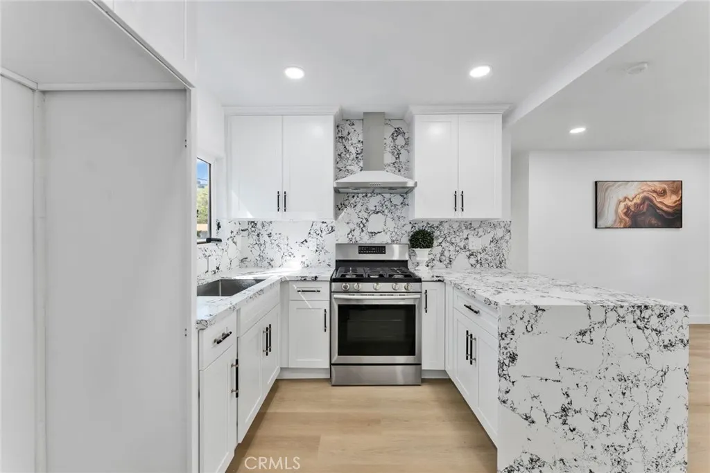 610 W Center
