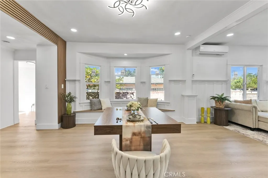 610 W Center