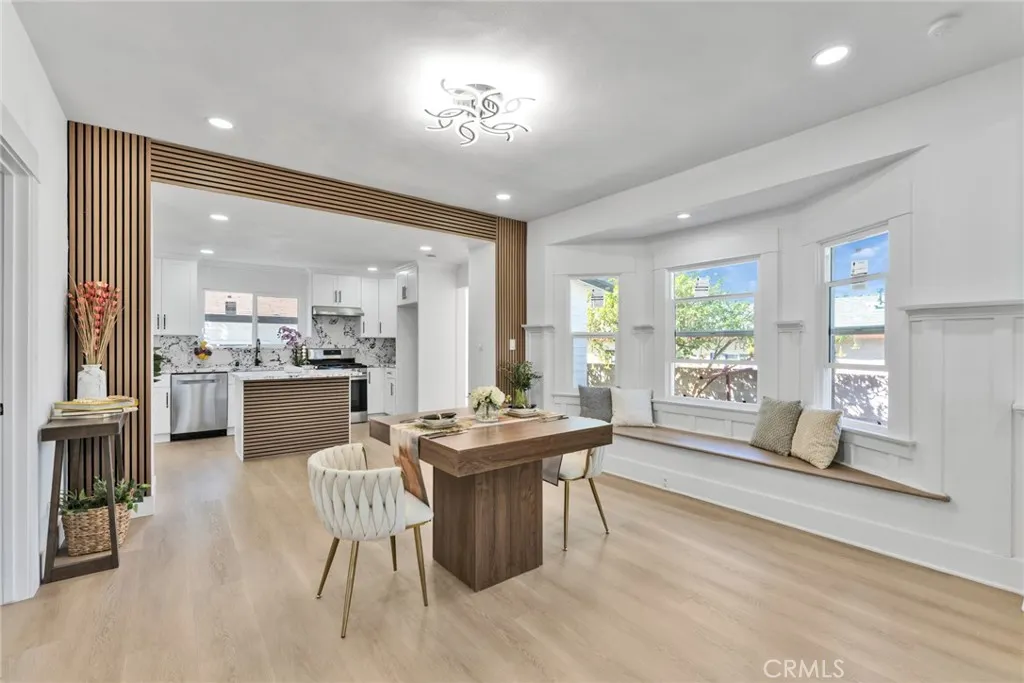 610 W Center