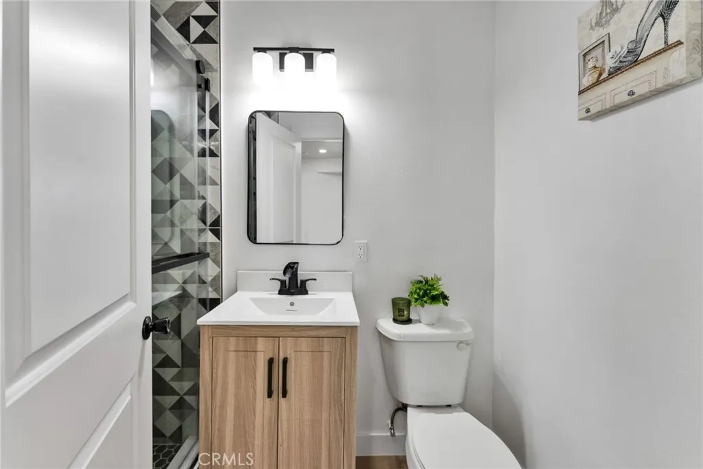 610 W Center
