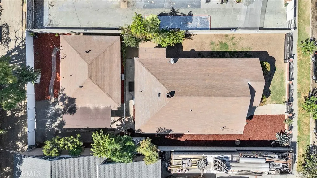 610 W Center