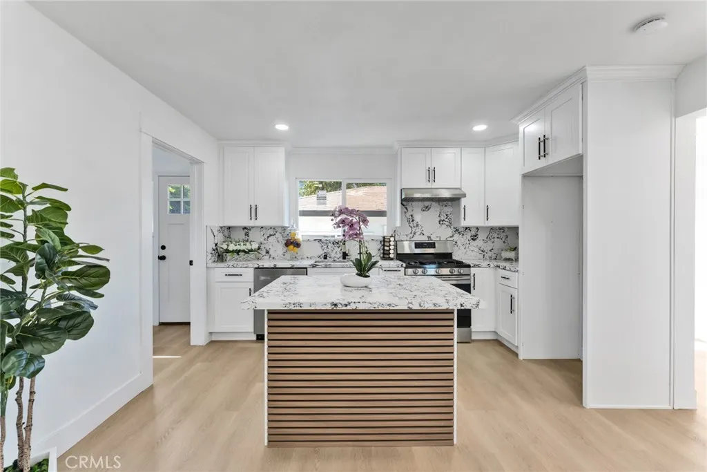 610 W Center