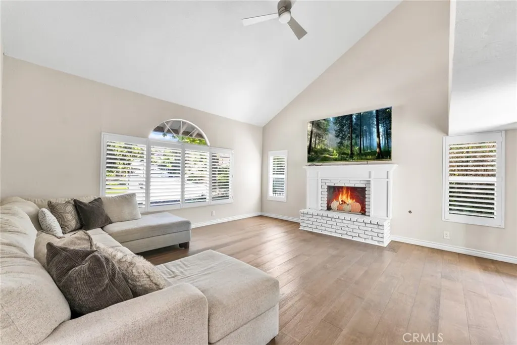 1638 Avenida Monte Vista