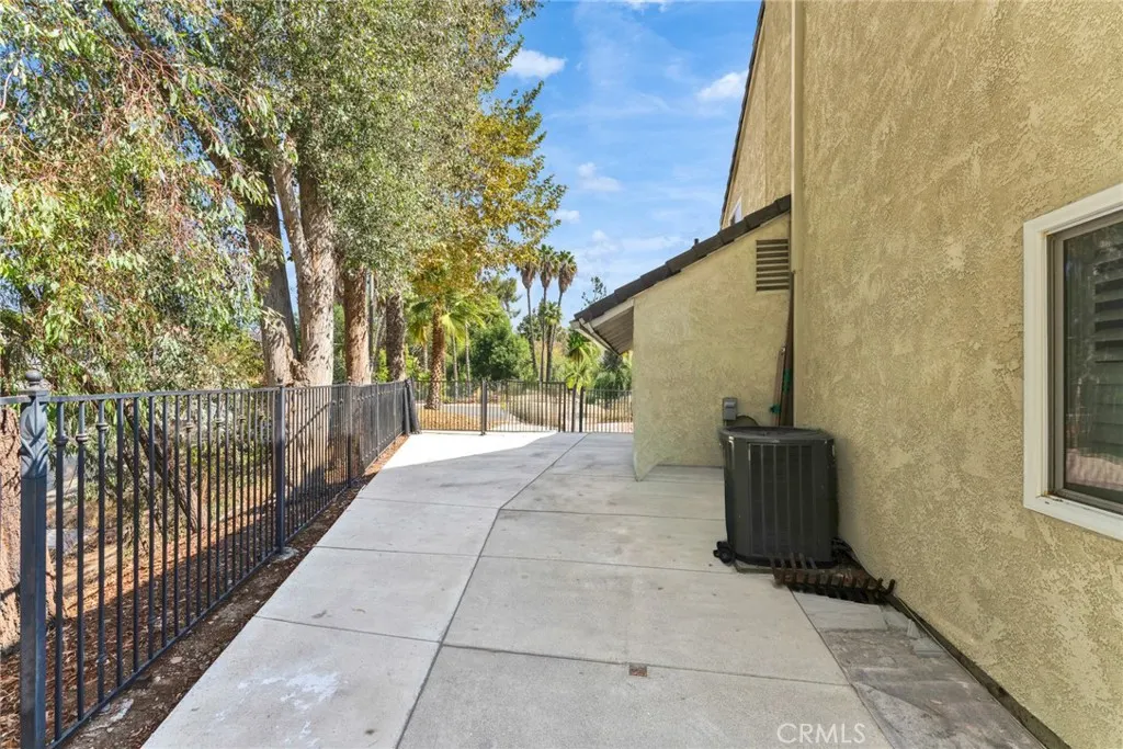 1638 Avenida Monte Vista