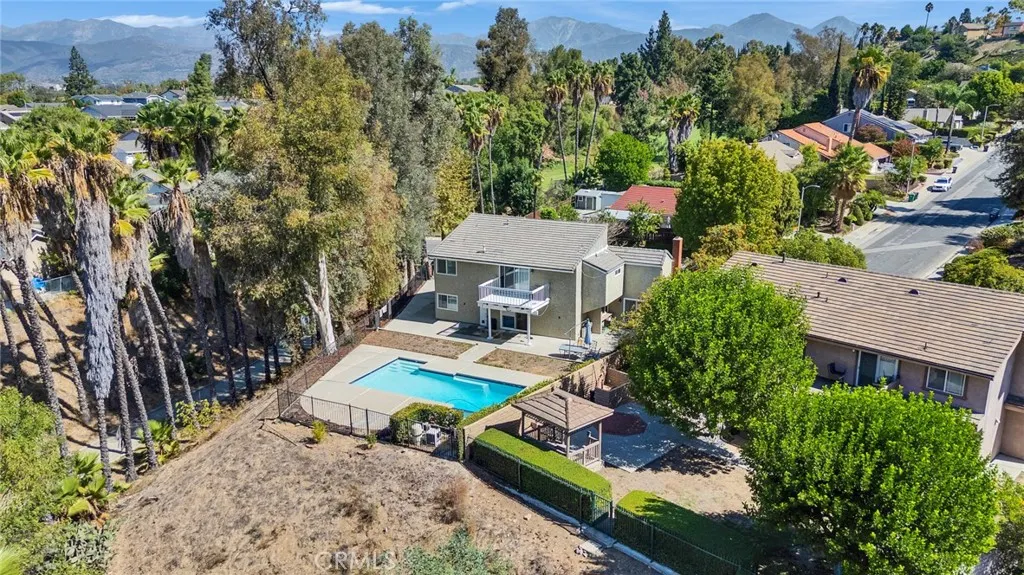 1638 Avenida Monte Vista