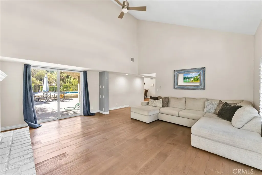 1638 Avenida Monte Vista