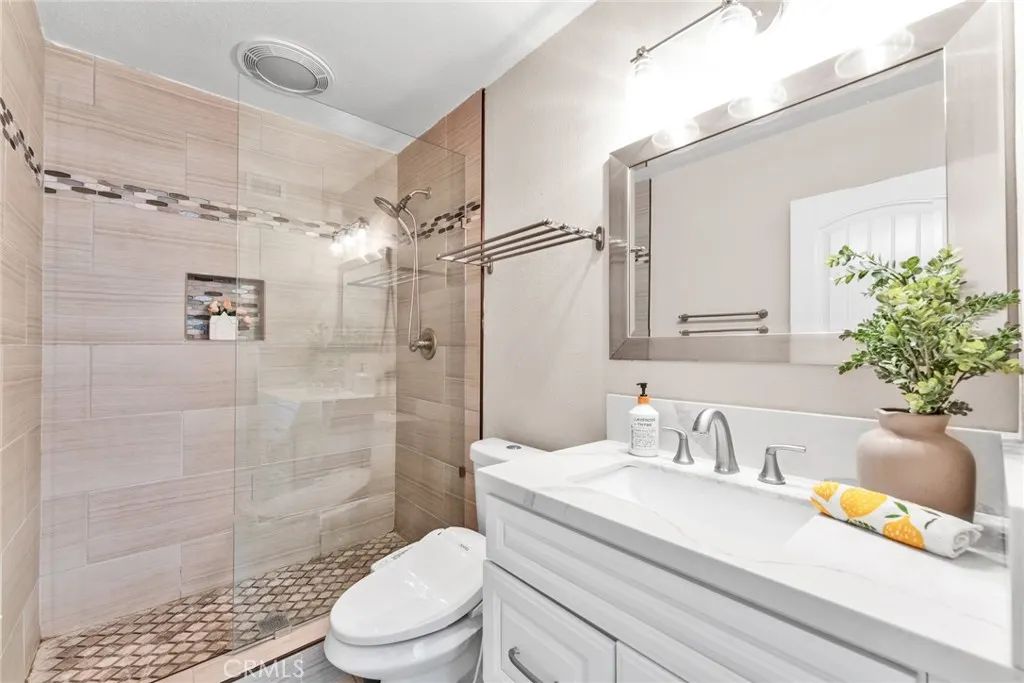 1638 Avenida Monte Vista