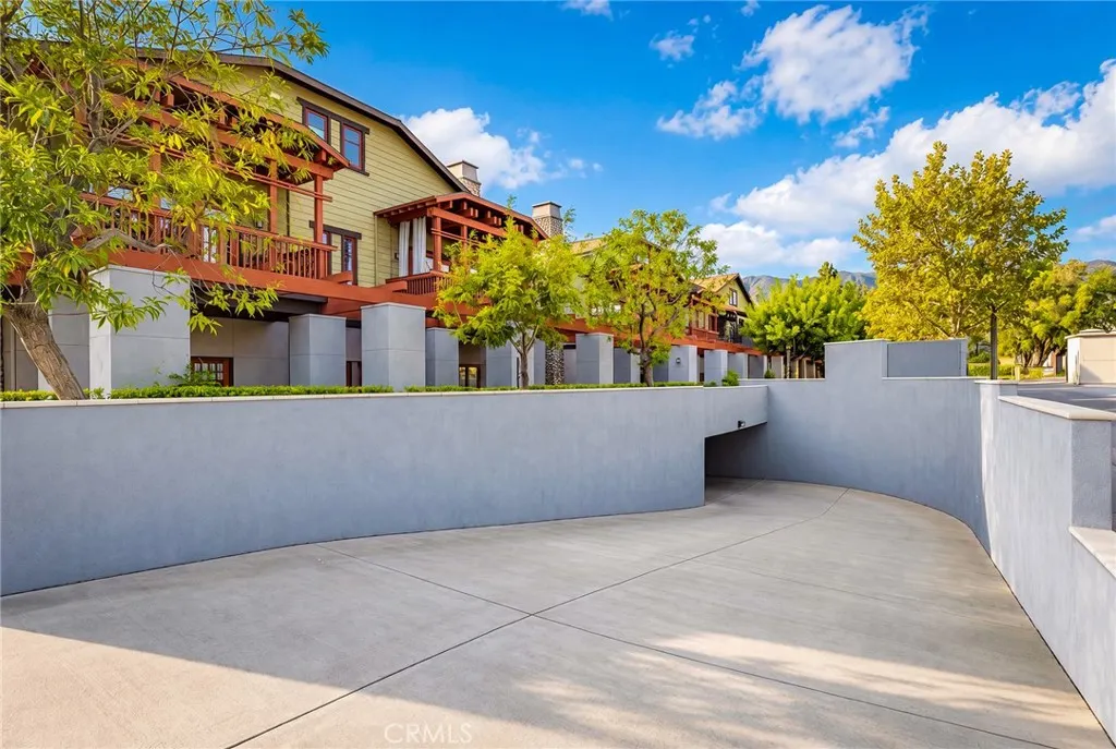 142 N Vermont #B