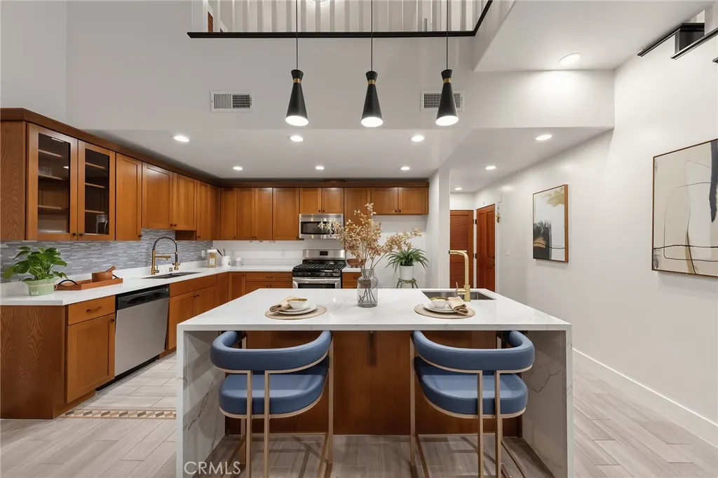 142 N Vermont #B