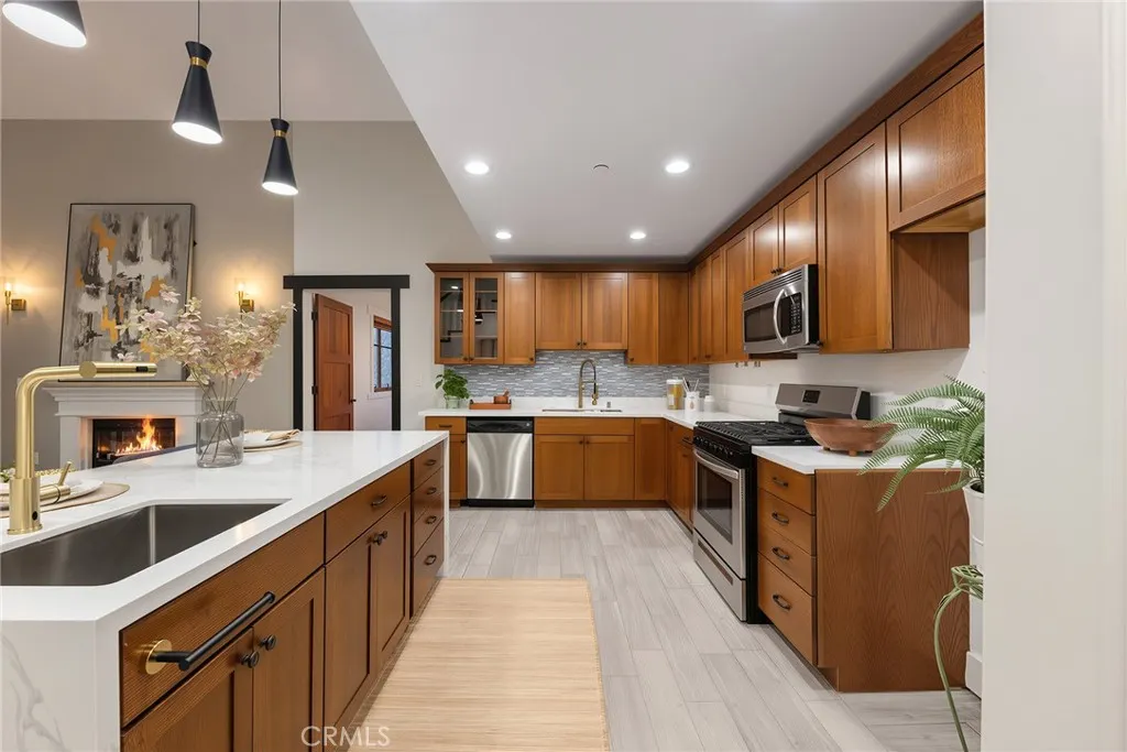 142 N Vermont #B