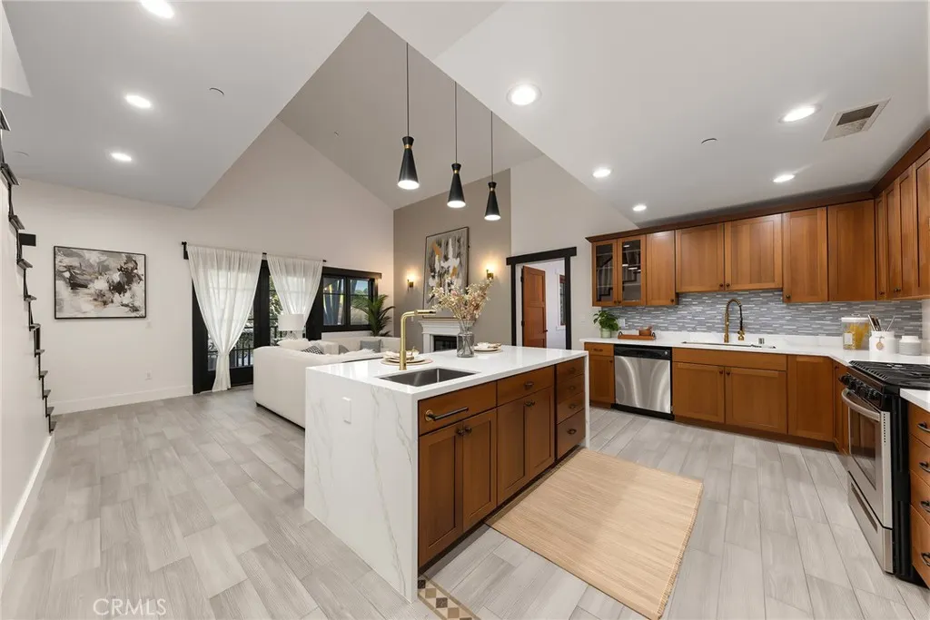142 N Vermont #B