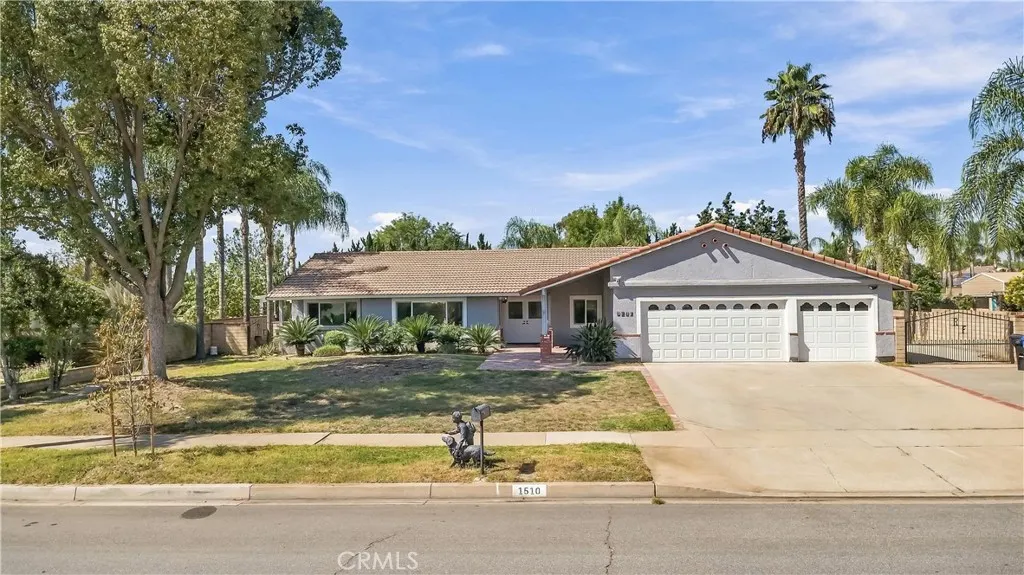 1510 S Oaks