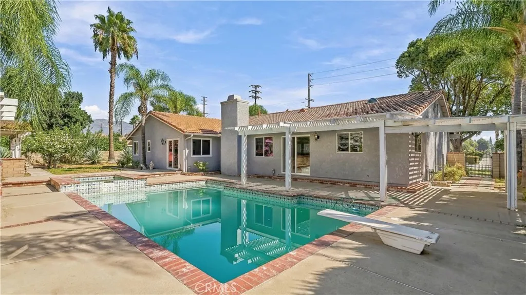 1510 S Oaks