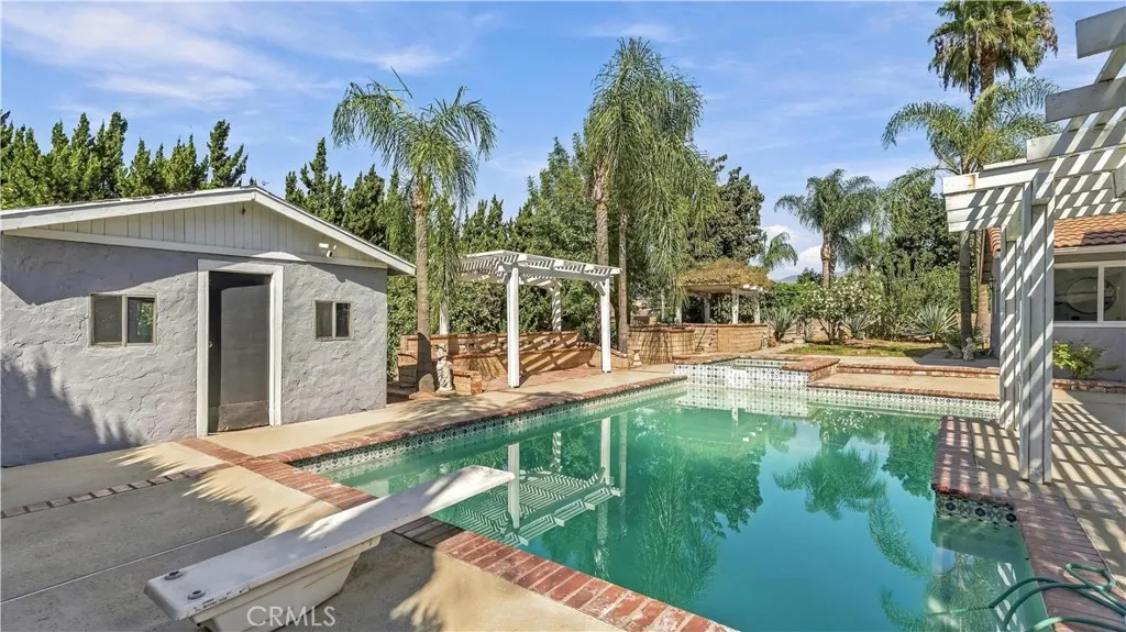 1510 S Oaks